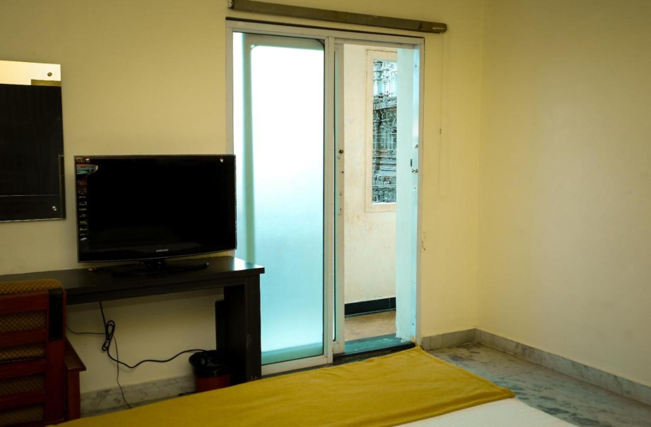 Hotel Arunachala Tiruvannamalai Bagian luar foto